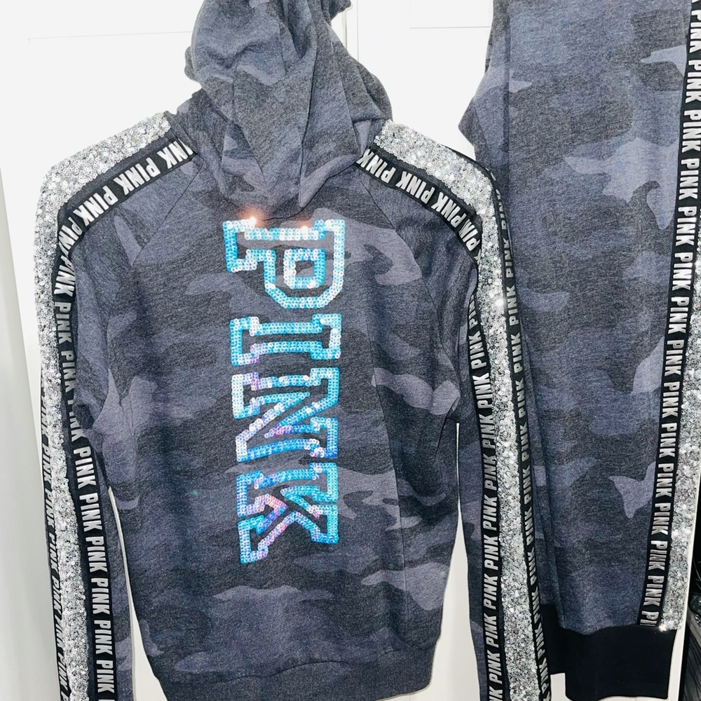 RARE VS PINK BLING CAMO SWEATSUIT SIZE M